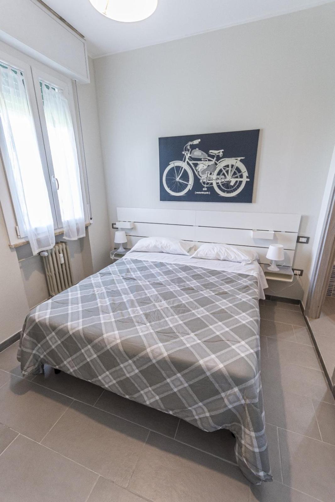 Fare Bnb - Room Del Parco Reggio Emilia Exterior foto